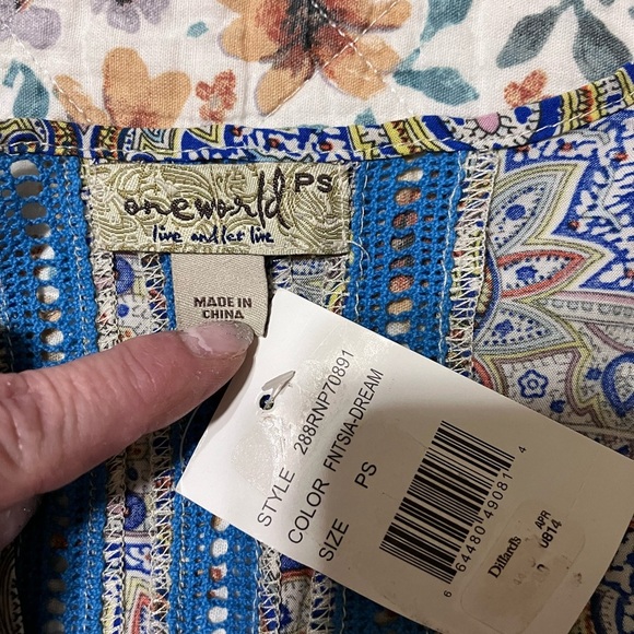 NWT! ONE WORLD Blue and Pink Flutter Sleeve Peplum Blouse - Picture 4 of 7